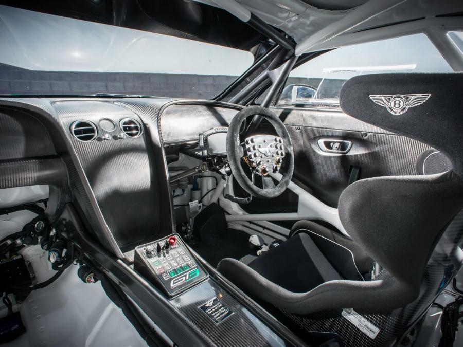 Интерьер Bentley Continental GT3 2013 года  (фото 30 из 33)